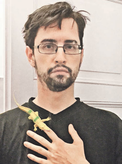 Clemens J. Setz mit Fingerkrokodil