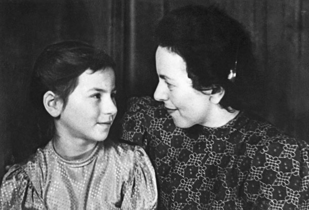 Cordelia Edvardson mit ihrer Mutter, der Schriftstellerin Elisabeth Langgässer. Foto: © Cordelia Edvardson
